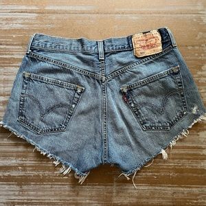 Levi’s 501 Button Fly Cut Off Medium Wash Denim Shorts Classic